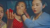 一路惊喜：旅游男女搭车赶路，车座下一摸竟是血，立马装拉肚子跑