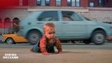 小鬼当街：婴儿爬着过马路，也太惊险了，看着都害怕！