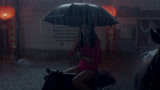 我的早更女友：张梓琳真厉害，腿长就是有优势，大暴雨全身而退！