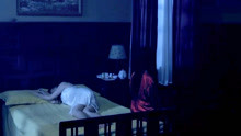 美女半夜接电话，床上惊现红衣女鬼，真是童年阴影！