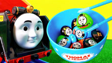托马斯小火车载着糖果