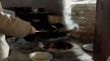 闯关东：山东菜馆油炸冰溜子出锅喽！热乎乎的，又香又脆！太香了