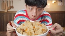 [图]新疆羊排抓饭，帅小伙时隔两年亲手制作，味道太香啦！