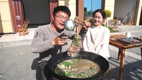 骚老婆 大sao的田园生活》第20211127期5斤羊腿炖一锅汤，给老婆加餐羊肉汤，这样豪迈的吃法，太过瘾了-生活-完整版视频在线观看-爱奇艺