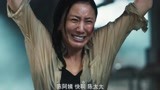 狂鳄海啸：陈太太拉下门，把自己和鳄鱼关起来，解救了大家