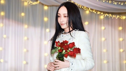 姚笛和男士同回公寓疑似新戀情老公多次被拍和美女出行