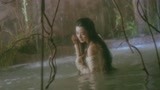 白发魔女传：林青霞在水中嬉戏，张国荣当场看呆了，美翻了！