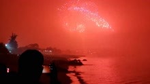 厦门金门举办春节焰火晚会 近8万发焰火绽放夜空映红海峡两岸