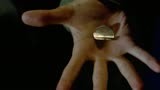 生死拳：单手握弯硬币，这小把戏太神奇了！