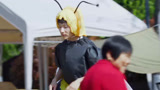 蒋敦豪综艺精彩回顾：蒋敦豪造型太搞笑 化身勤劳的蜜蜂搬运产品