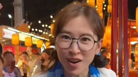  為何陳思齊能大方擺攤賣雞爪？看到周潤發，才知港圈和內娛差距 (2025) Legendas em português Dublagem em chinês