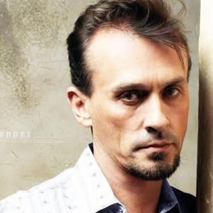 Robert Knepper